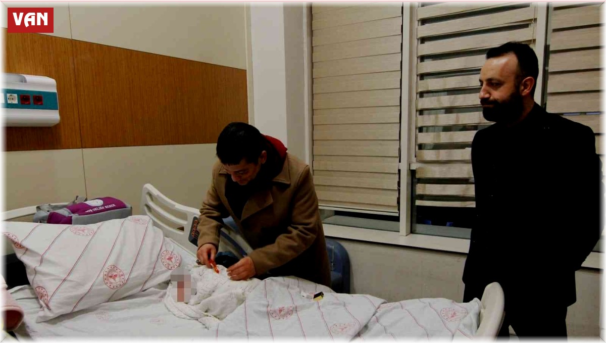 Erciş'te 2023'ün ilk bebeği dünyaya geldi