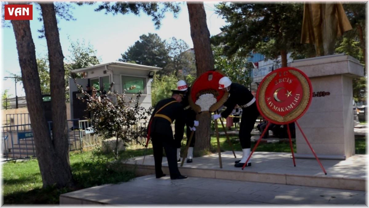 Erciş'te 30 Ağustos Zafer Bayramı törenle kutlandı