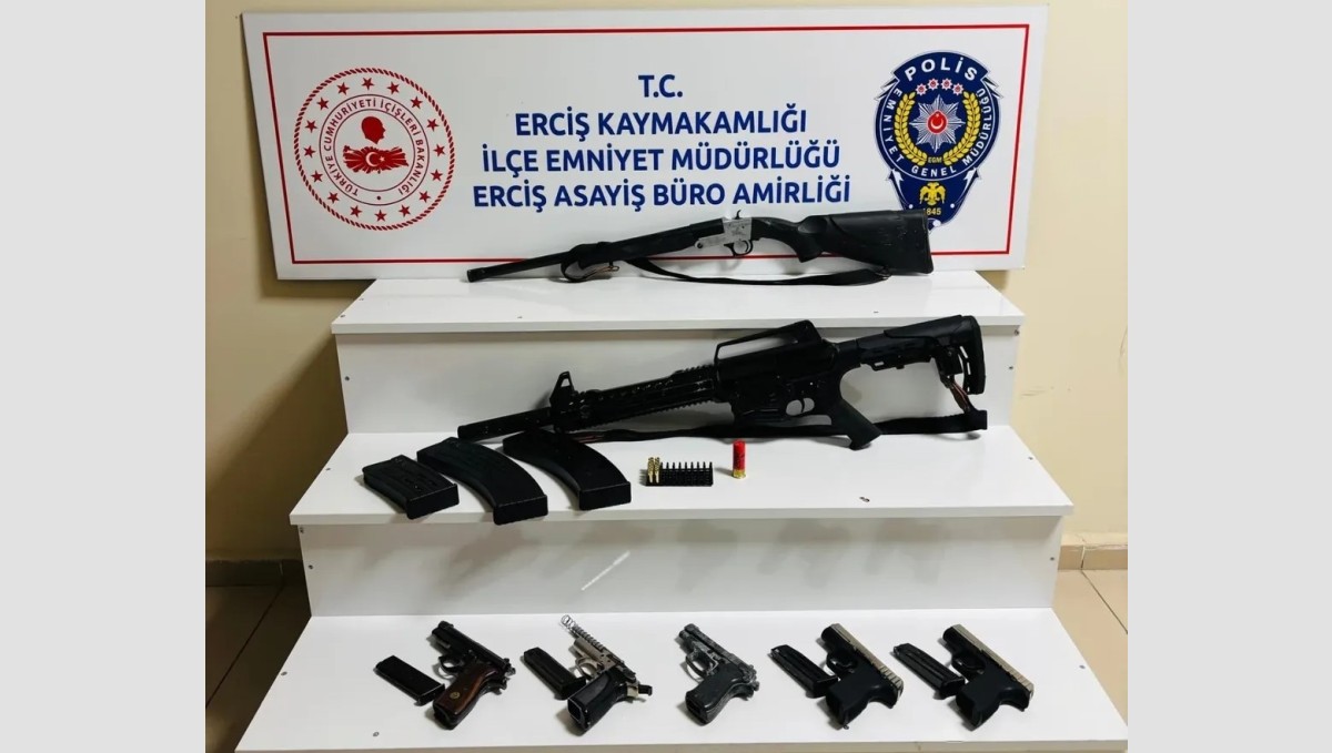 Erciş'te 5 adet ruhsatsız tabanca ve 2 adet yivsiz av tüfeği ele geçirildi