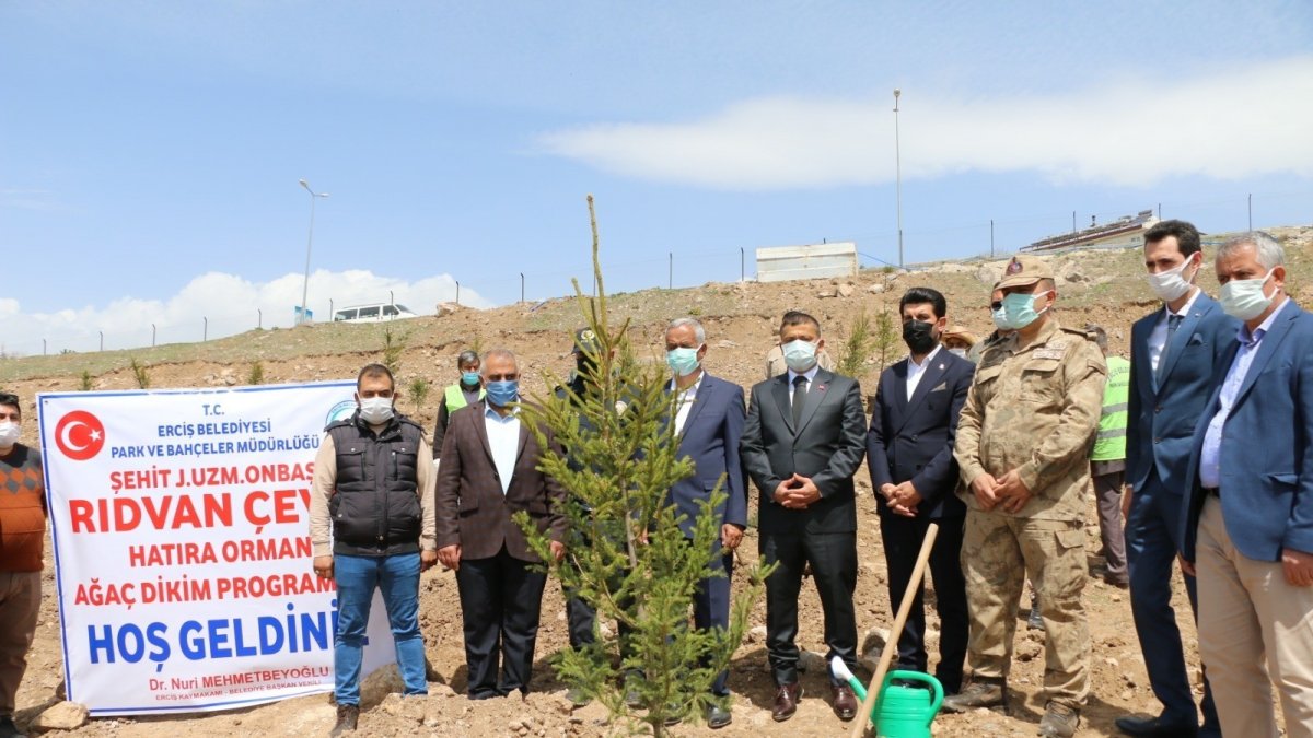 Erciş'te Afrin şehidi anısına 375 fidan dikildi