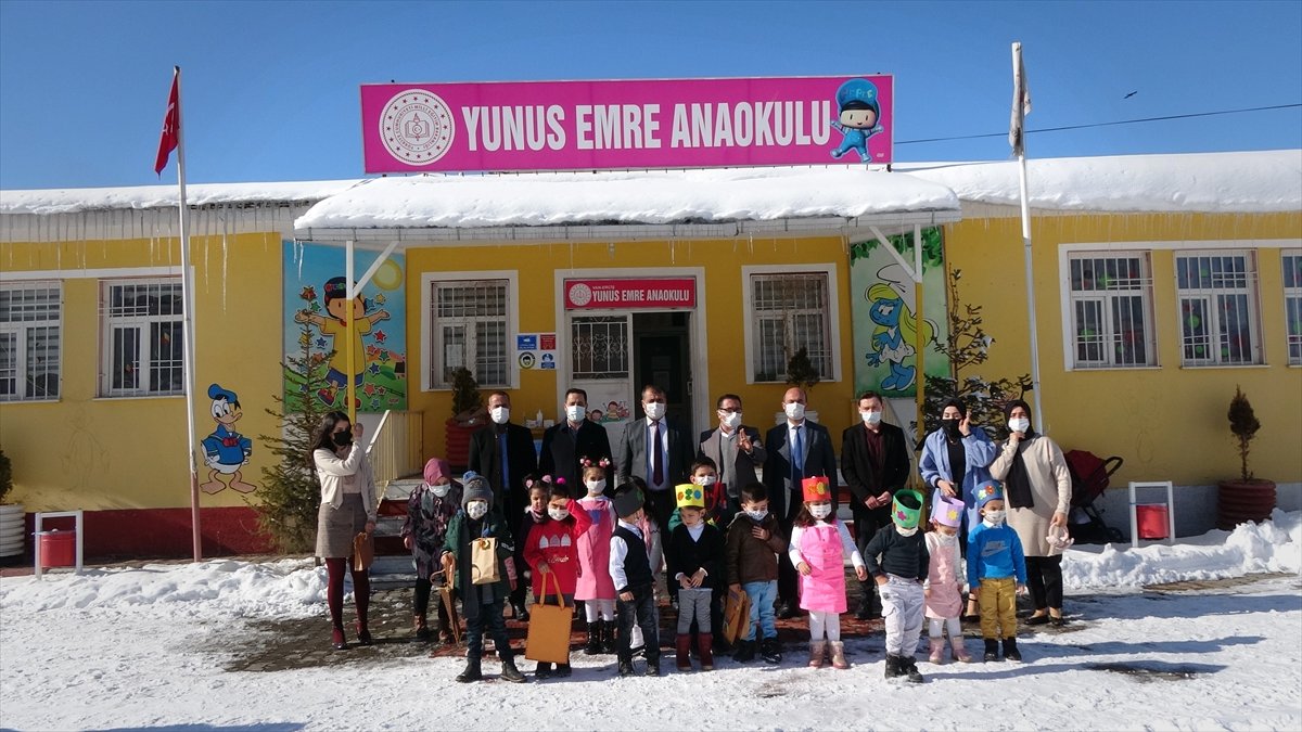 Erciş'te anaokulu öğrencileri karne heyecanı yaşadı