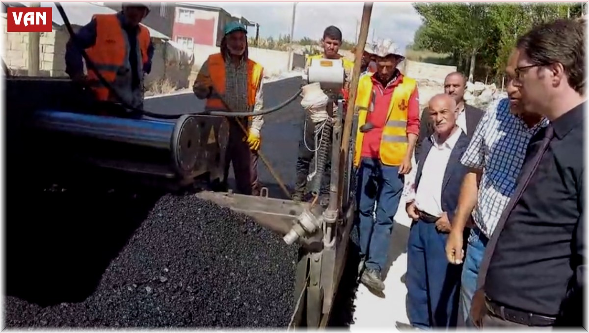 Erciş'te asfalt çalışması devam ediyor