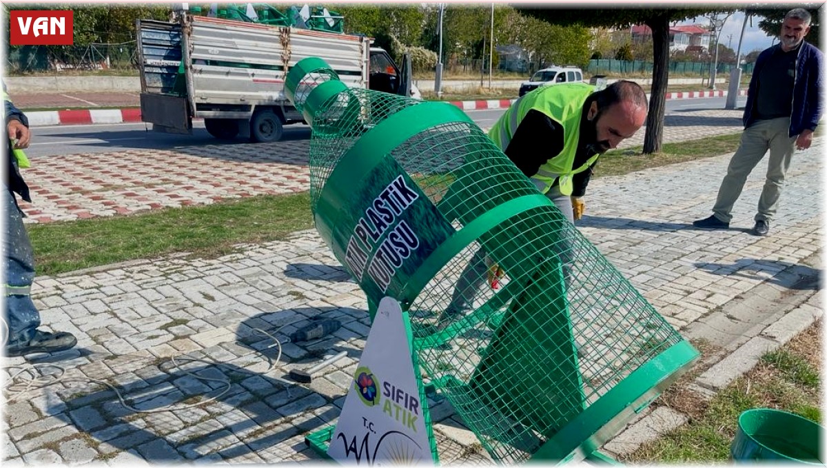 Erciş'te atık plastik geri dönüşüm kutuları yerleştirildi