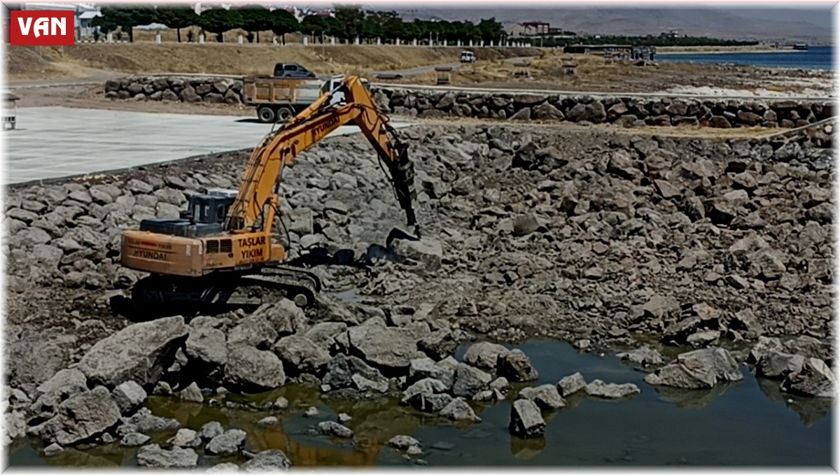 Erciş'te balıkçı barınağı yapımına başlandı