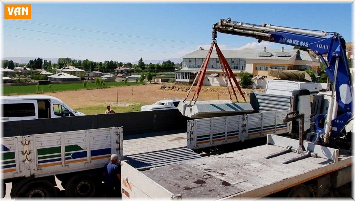 Erciş'te çiftçilere sıvat desteği