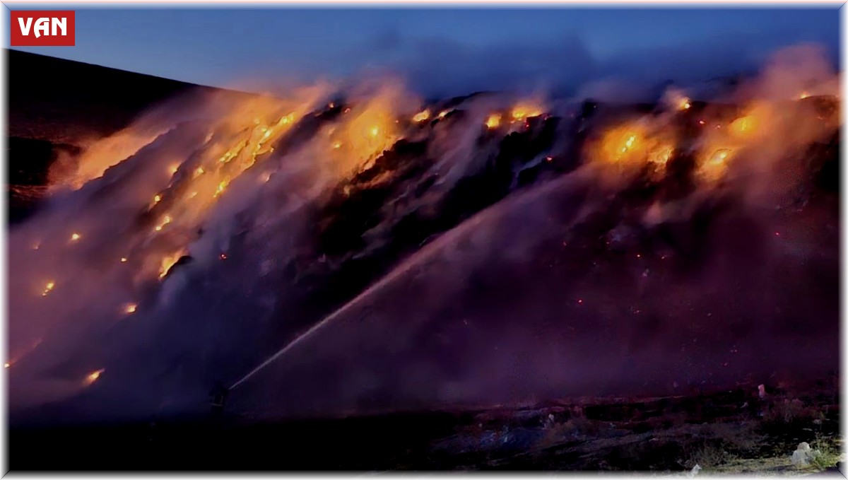 Erciş'te çöplükte çıkan yangın kısa süre içinde söndürüldü