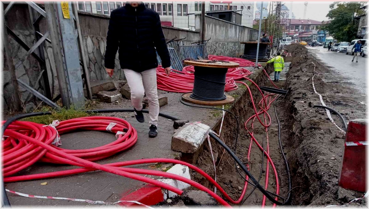 Erciş'te elektrik hatları yer altına alınıyor