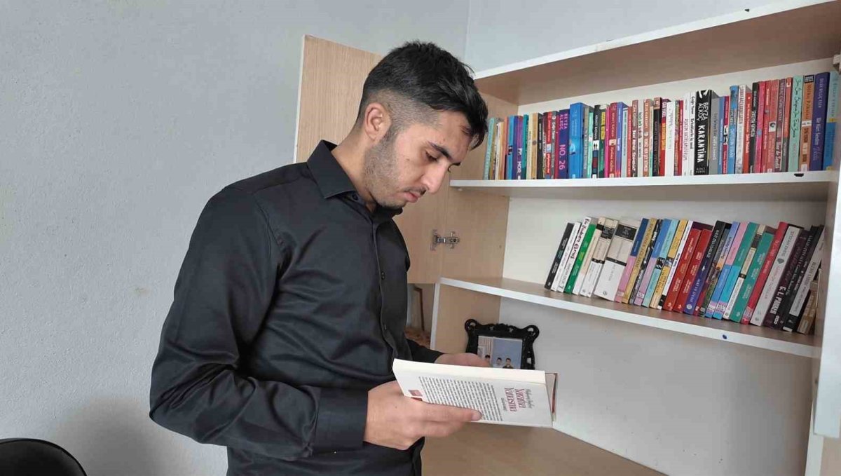 Erciş'te engelli genç kitap yazarak hayata tutundu