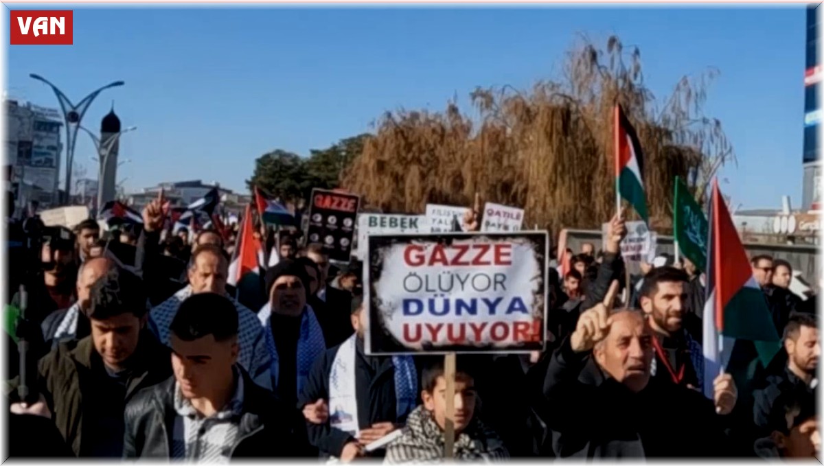Erciş'te 'Filistin'e özgürlük İsrail'e lanet' yürüyüşü