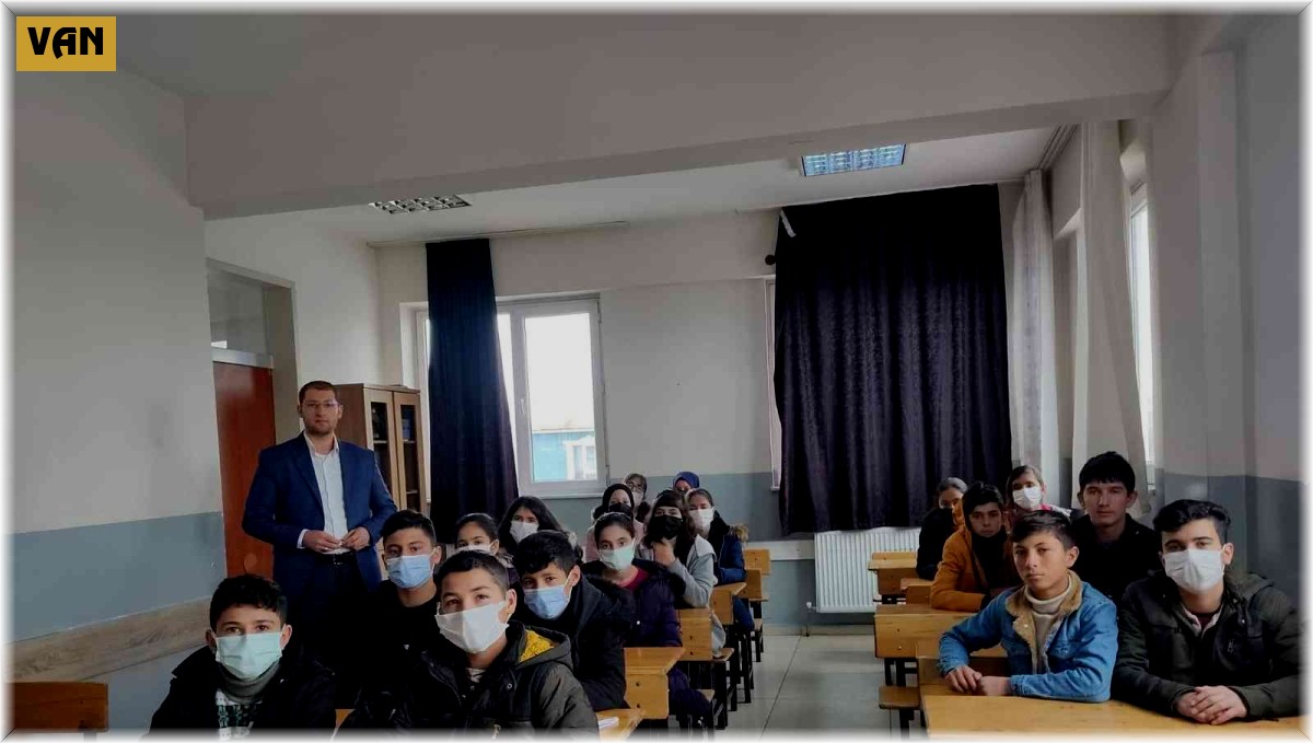 Erciş'te gençlere cami ve namazla diriliş konferansı