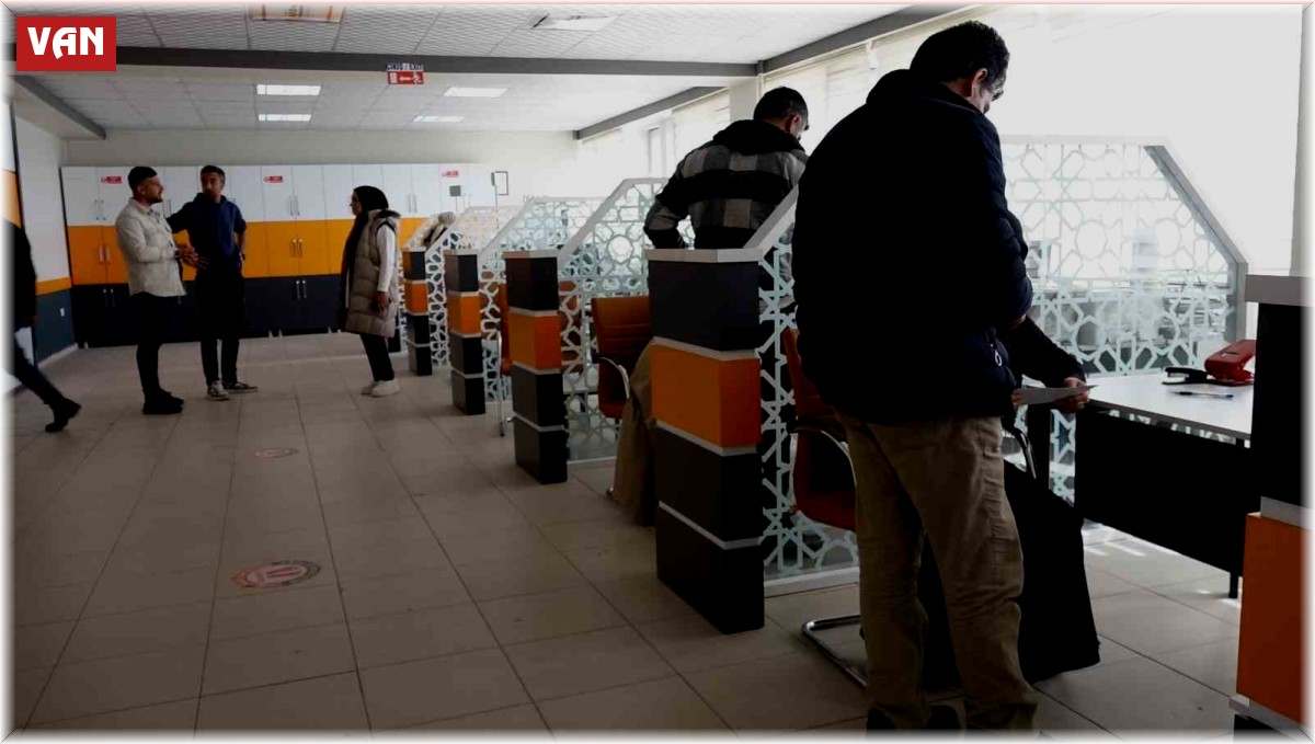 Erciş'te kimlik sıkıntısı yaşayan seçmenler nüfus müdürlüğüne akın etti