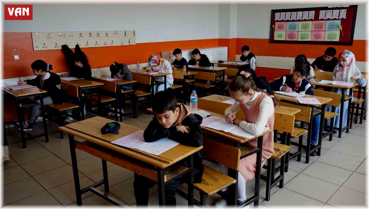 Erciş'te 'Kitap Kurdu Yarışması