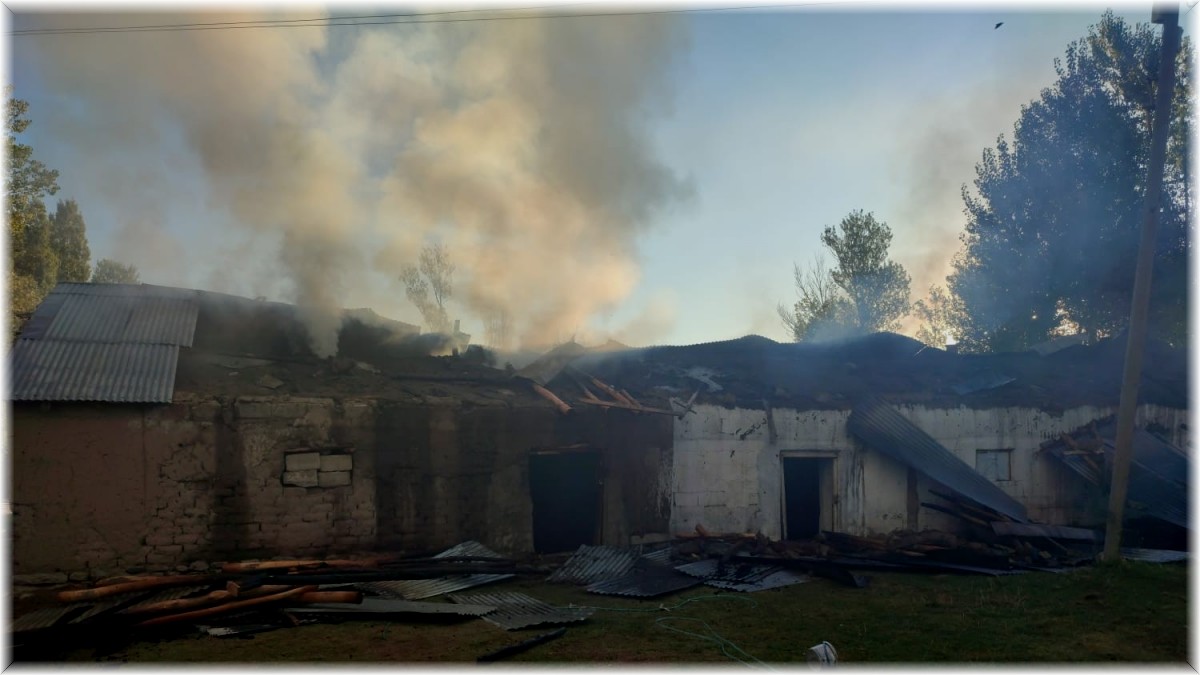 Erciş'te korkutan yangın