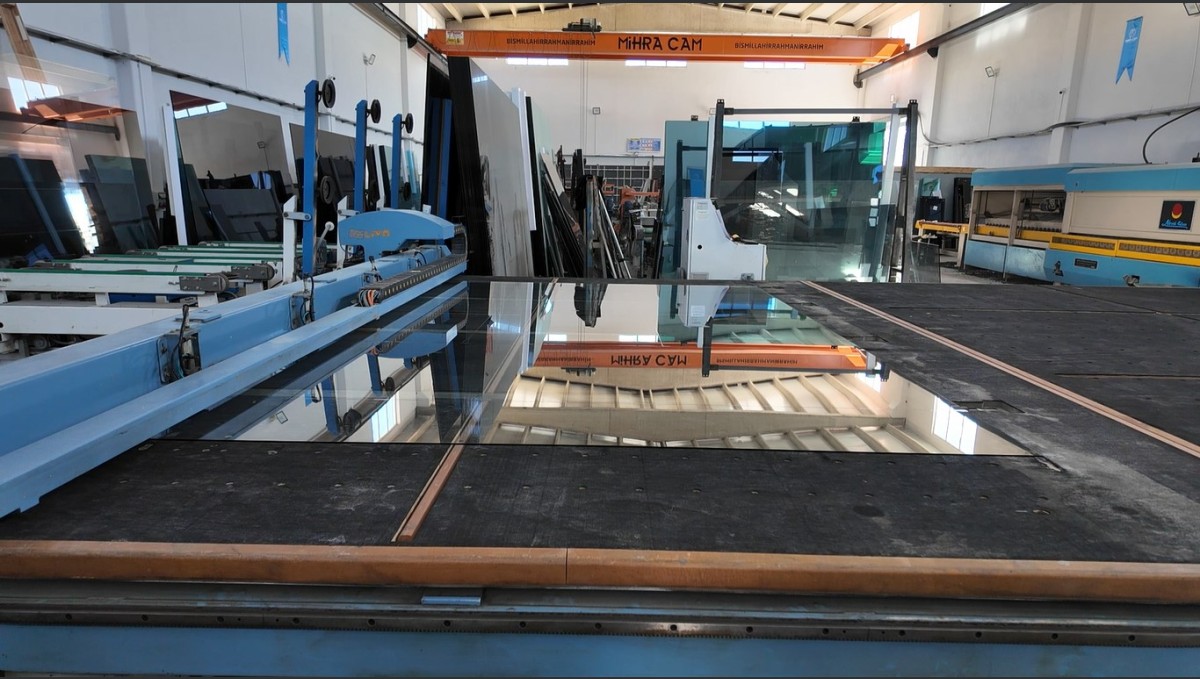 Erciş'te kurulan cam atölyesi bölgenin ihtiyacını karşılıyor