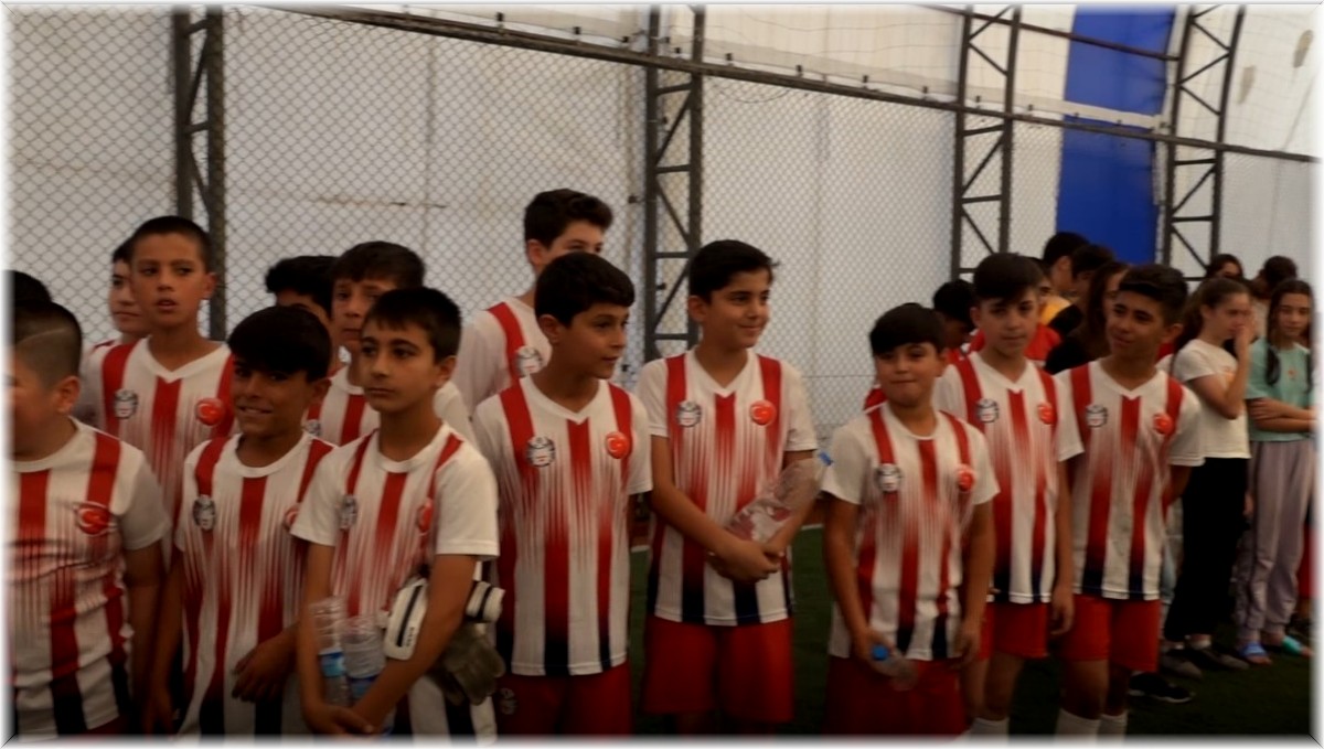 Erciş'te 'Mahalleler Yarışıyor Spor Turnuvası' başladı