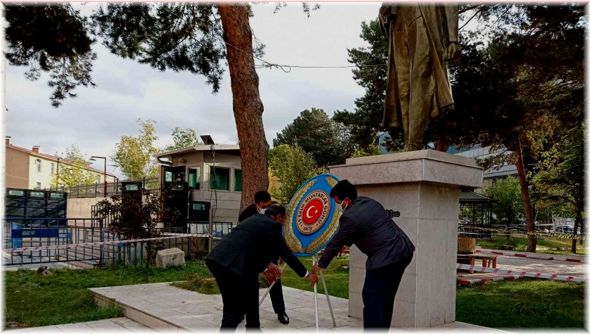 Erciş'te 'Muhtarlar Günü' törenle kutlandı