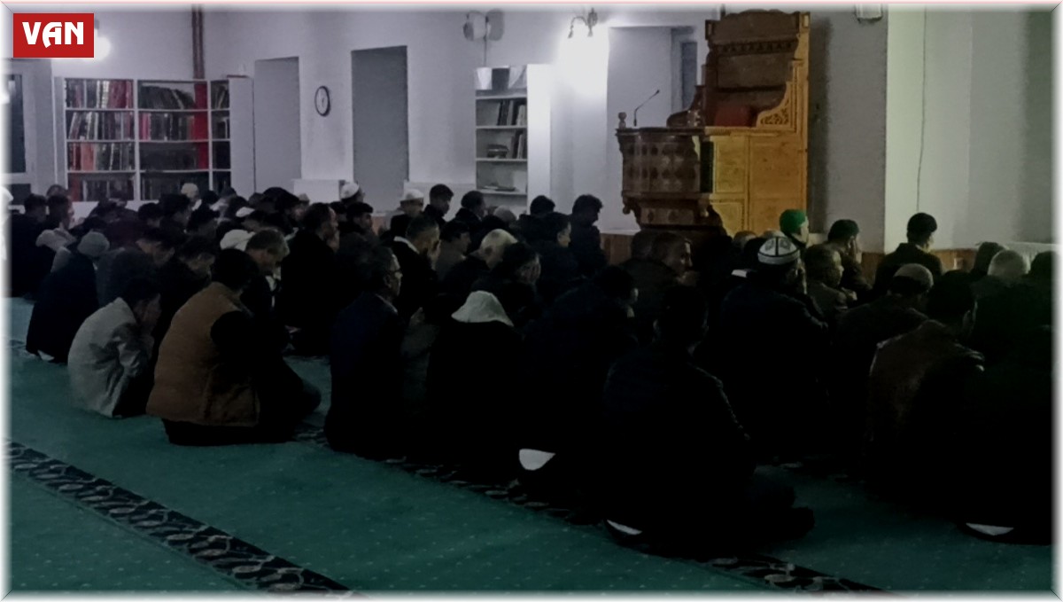 Erciş'te sabah namazında Filistin için dua edildi