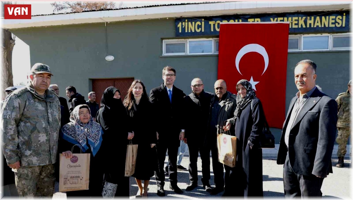 Erciş'te şehit aileleri ve gaziler onuruna yemek verildi