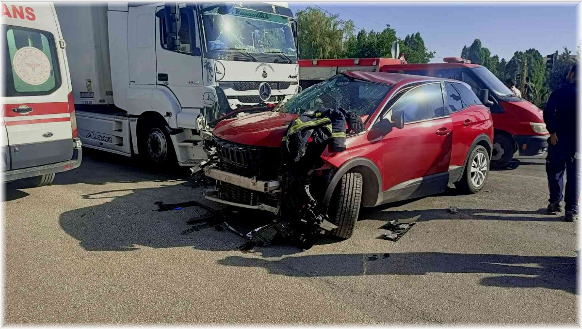 Erciş'te trafik kazası: 4 yaralı