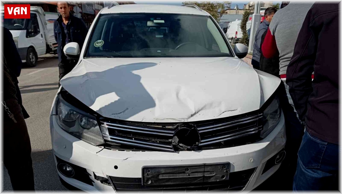 Erciş'te trafik kazası maddi hasara yol açtı