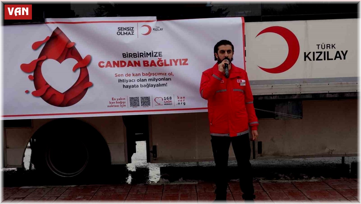 Erciş'te vatandaşlar 'Birbirimize Candan Bağlıyız' kampanyasına bağış yaptı