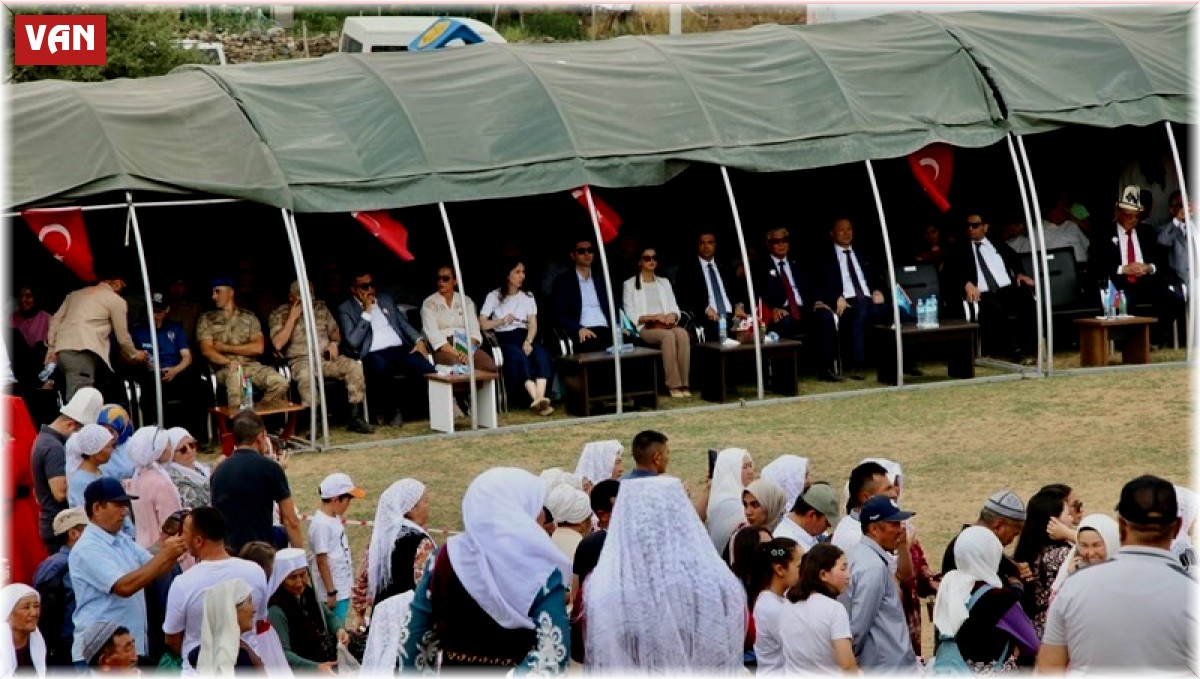 Erciş'te yaşayan Kırgız Türkleri 42. Yıl Kültür Şenliği düzenledi