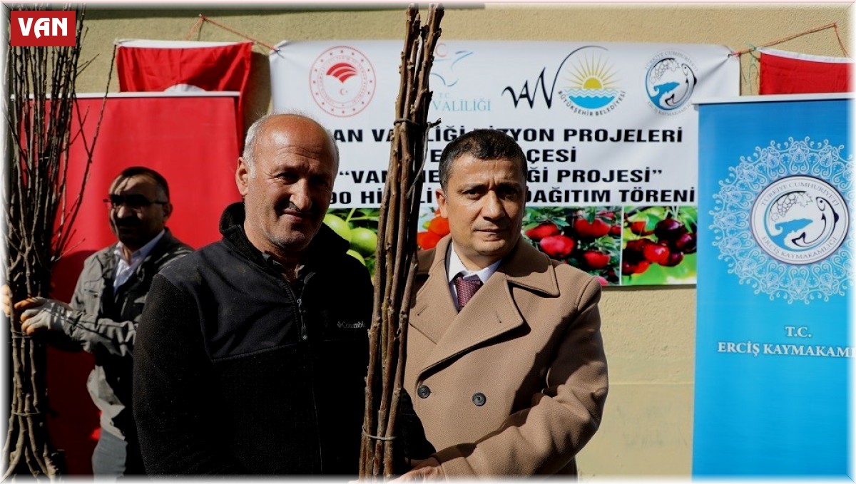 Erciş'te yetiştiricilere 25 bin meyve fidanı dağıtıldı
