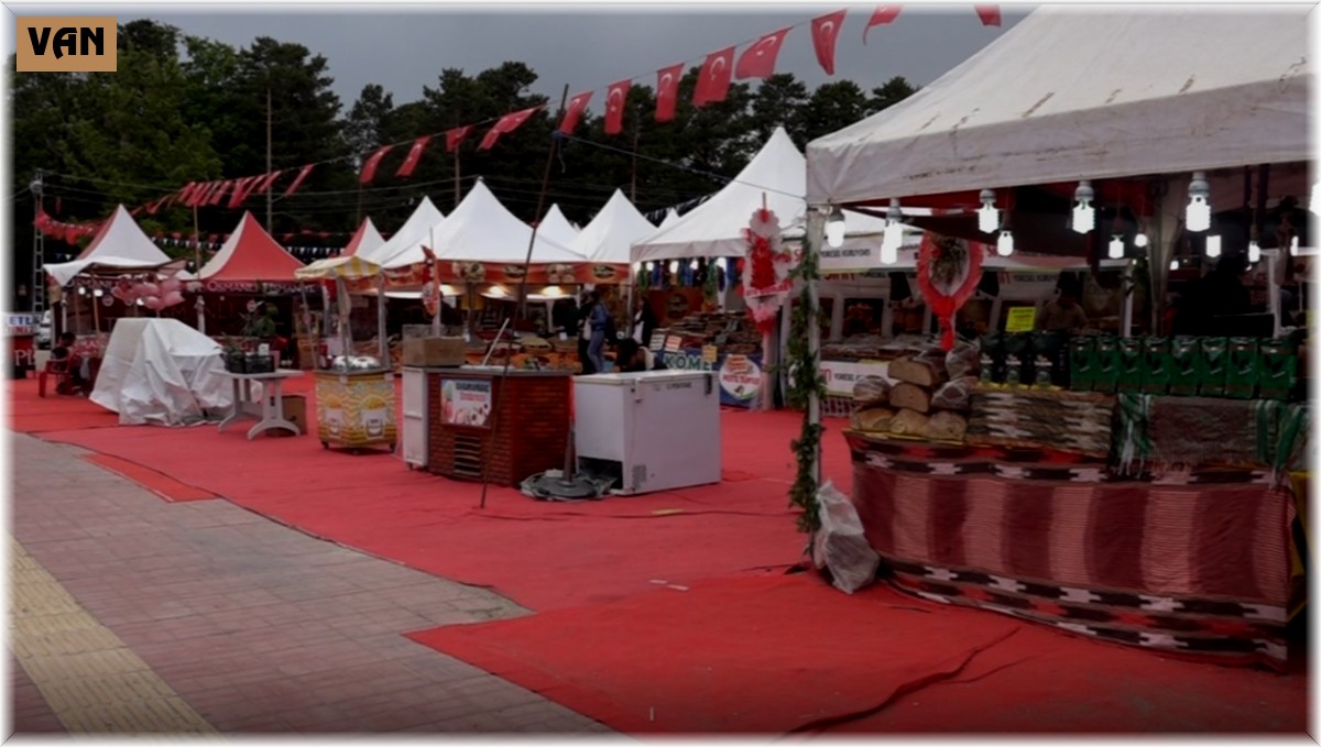 Erciş'te yöresel ürün sergisine ilgi