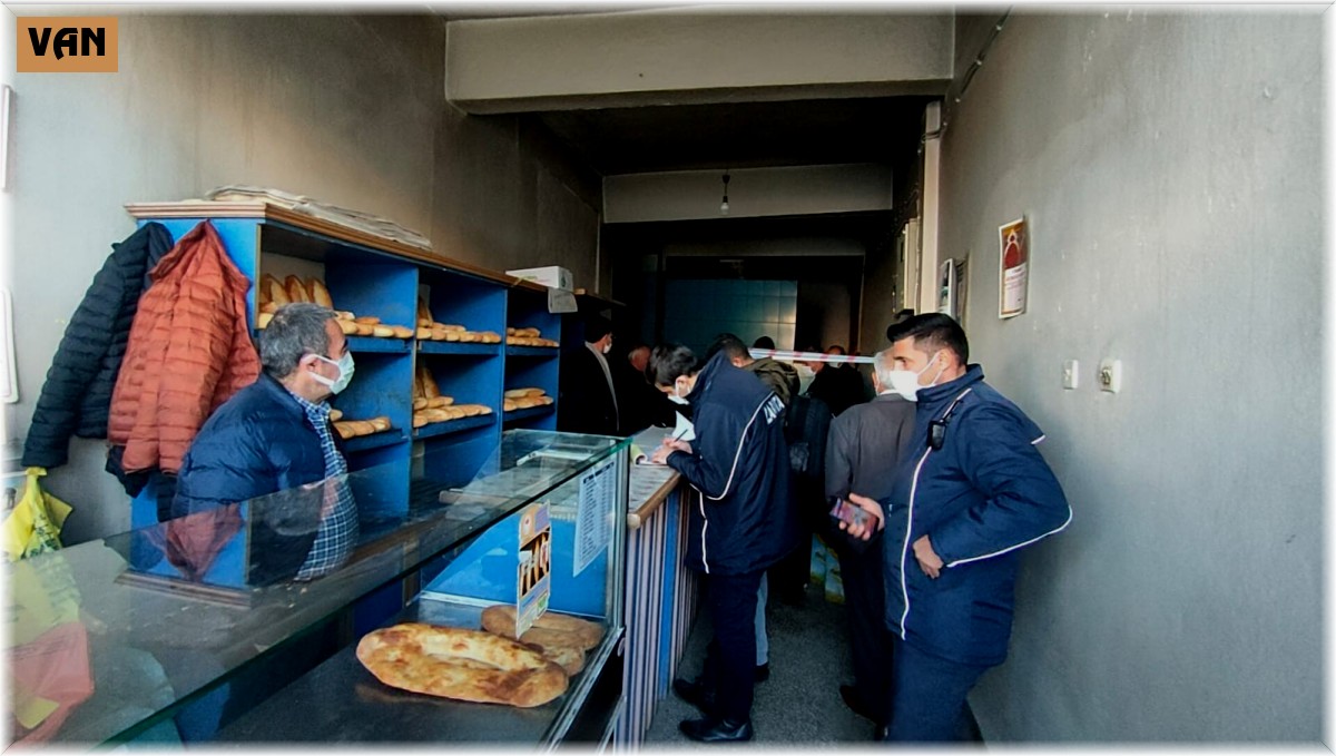 Erciş'te yüksek fiyata ekmek satan 42 fırına ceza