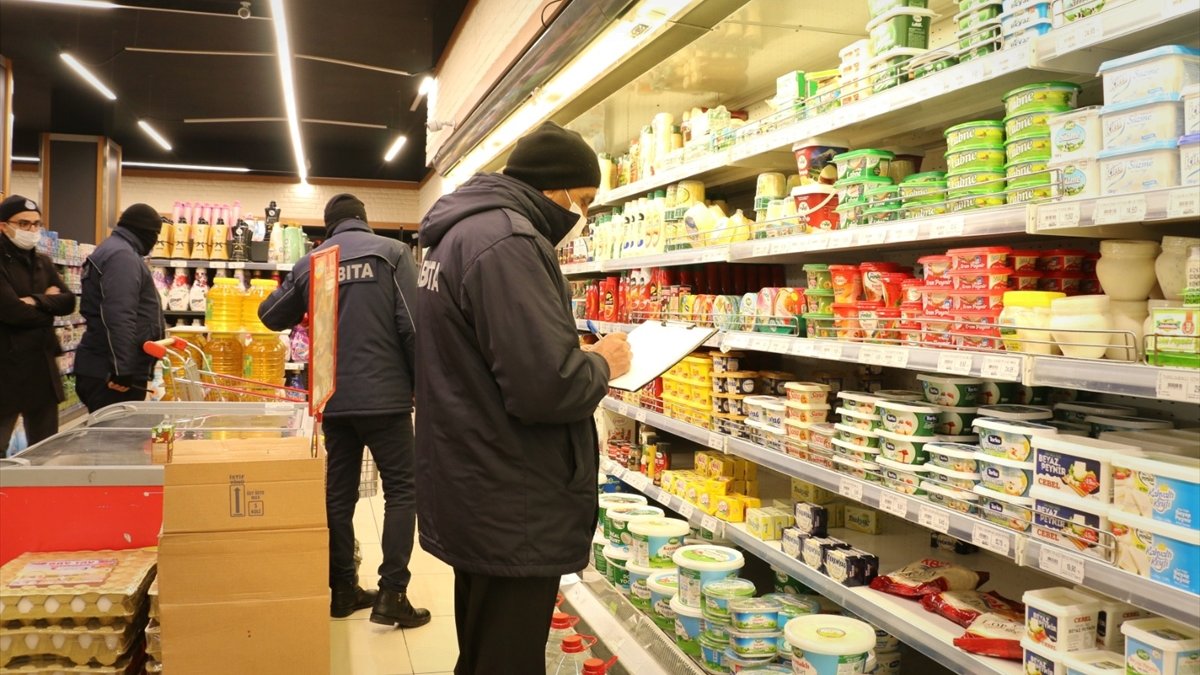 Erciş'te zabıta ekiplerinden iş yerlerinde fiyat denetimi