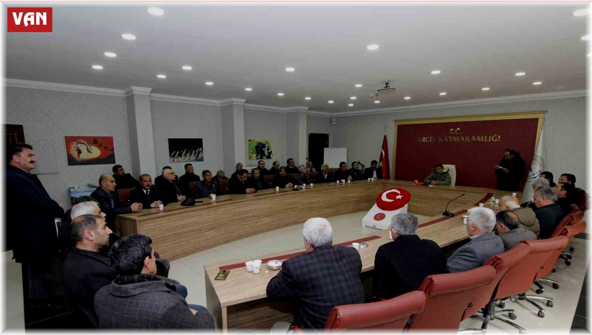 Erciş'teki muhtarlardan deprem bölgesi 85 bin TL yardım