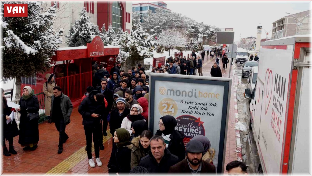 Erciş'ten depremzedeler için kan bağışına yoğun ilgi