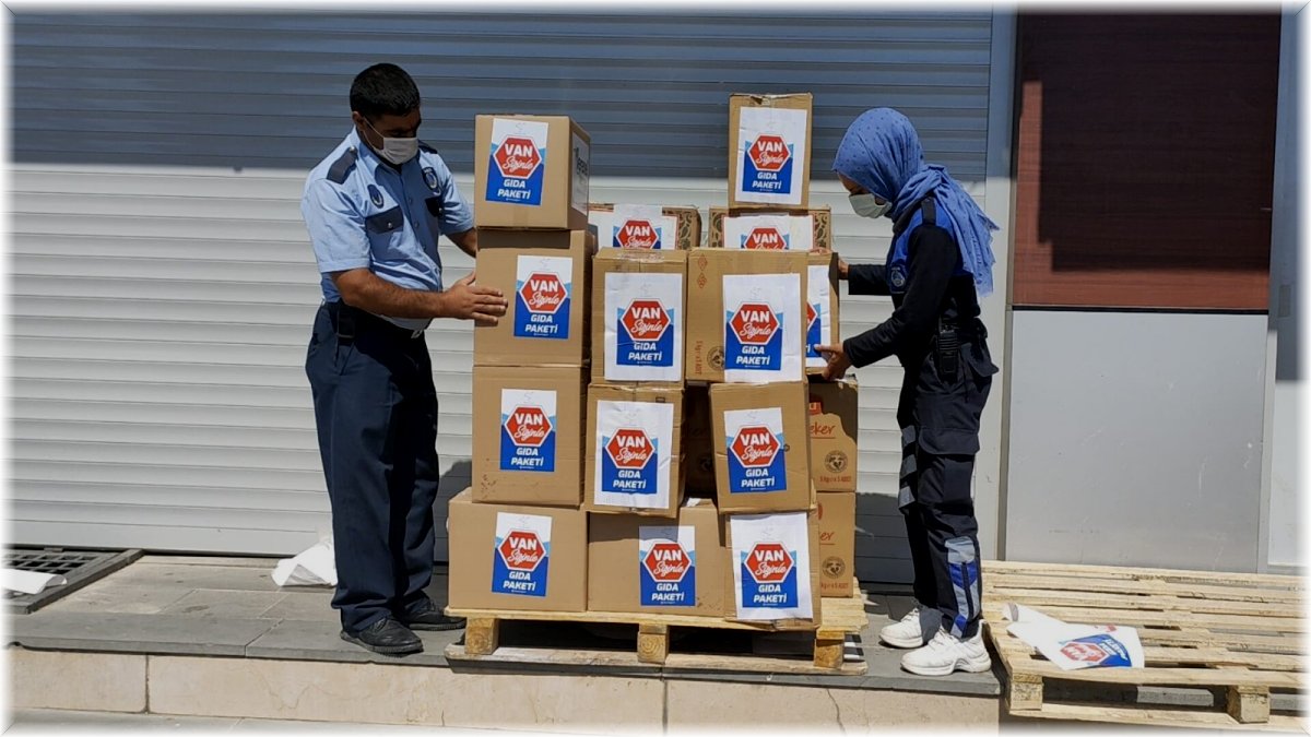 Erciş'ten sel bölgesine yardım