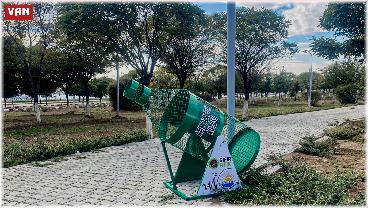 Erciş ve Gevaş ilçelerine atık plastik kutuları bırakıldı