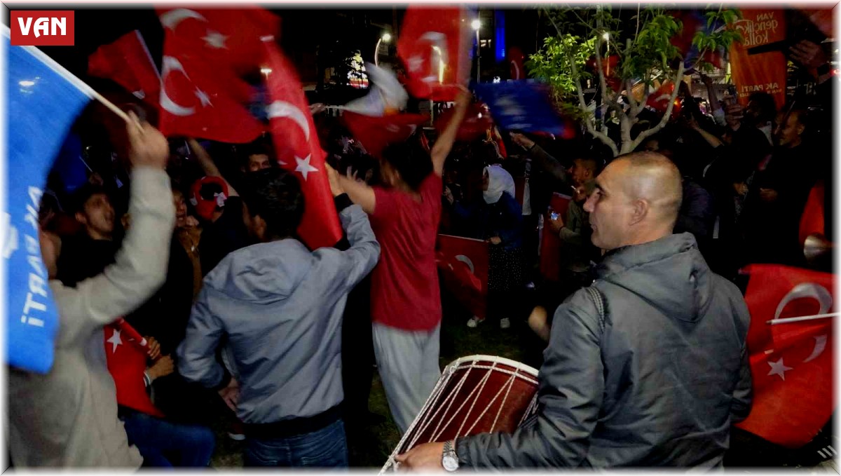 Erdoğan'ın zaferi Van'da coşkuyla kutlanıyor