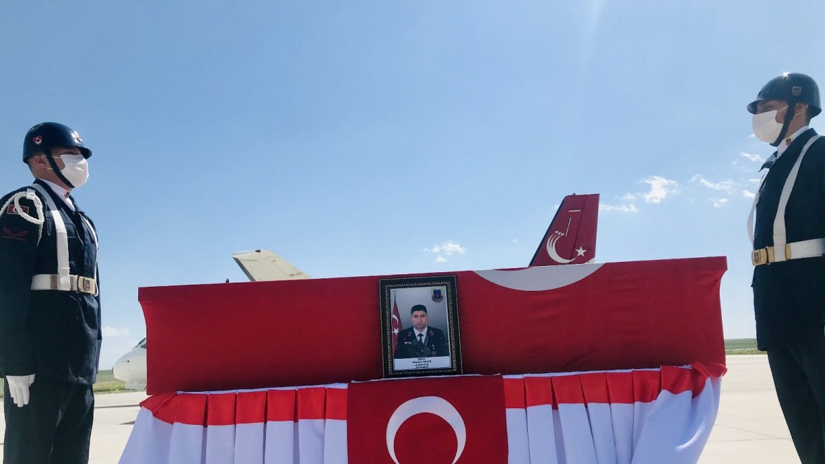 Eren-15 Operasyonunda şehit olan Jandarma Uzman Çavuş Hüseyin Keleş'in cenazesi Ankara'ya gönderildi