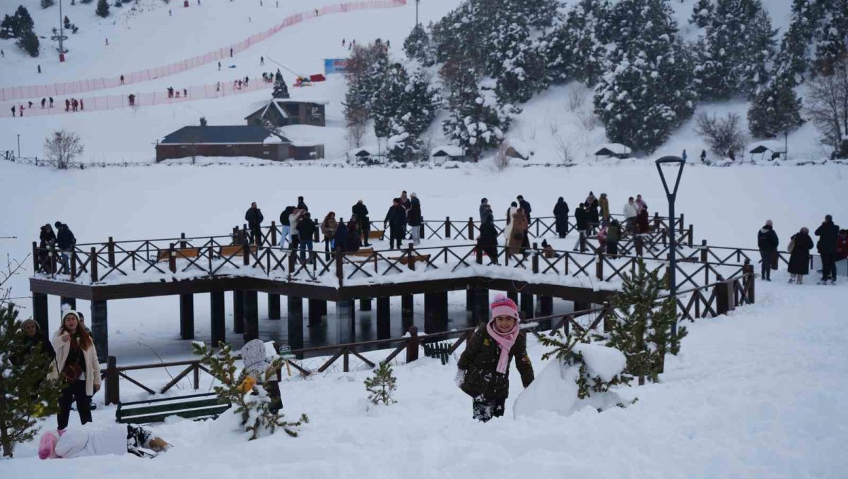 Ergan'da kayak ve kızak keyfi