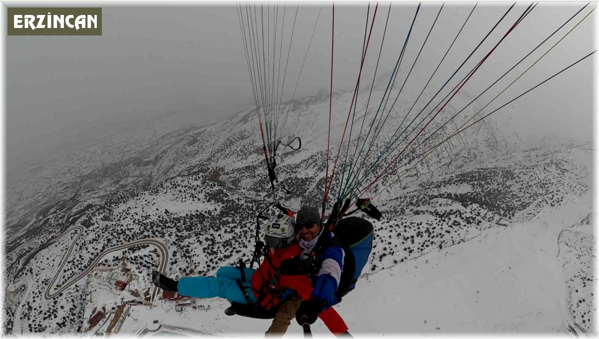 Ergan Dağı'nda adrenalin dolu 'göl manzaralı' yamaç paraşütü