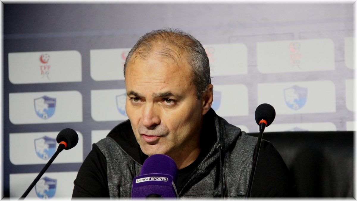 Erkan Sözeri: 'Oyuncularımı gönülden kutluyorum, fiziksel eksikliğe rağmen bu savaşı her futbolcu yapamaz'