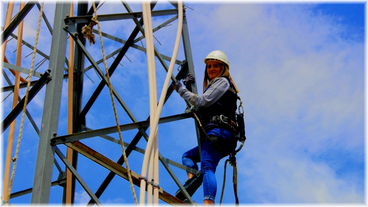 Erkek işi algısını yıktı, arızalara kadın eli değdi