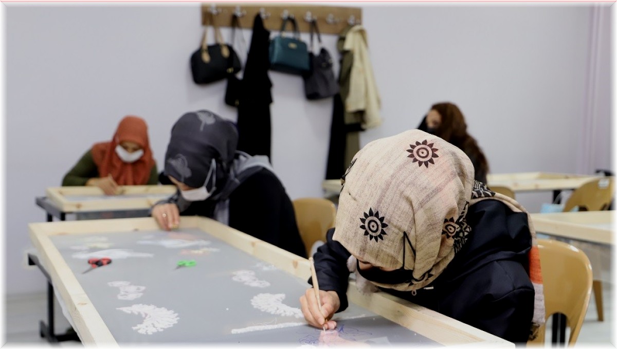 ERMEK kurslarında 195 kursiyer, 7 eğitmen eşliğinde hafta içi her gün eğitimlerine devam ediyor