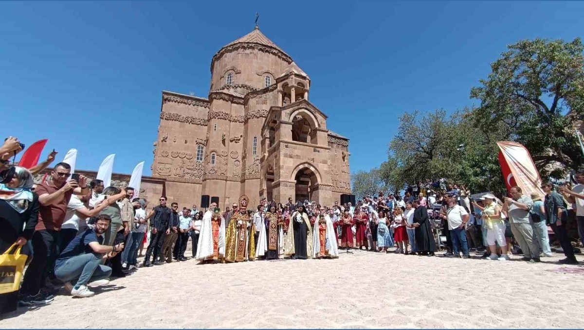 Ermeni ayini sona erdi