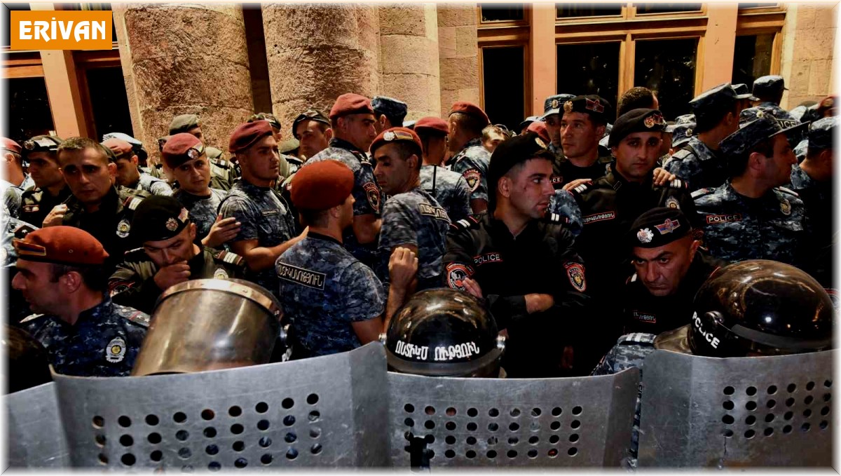 Ermenistan'da polis ile Başbakan Paşinyan karşıtları arasında arbede