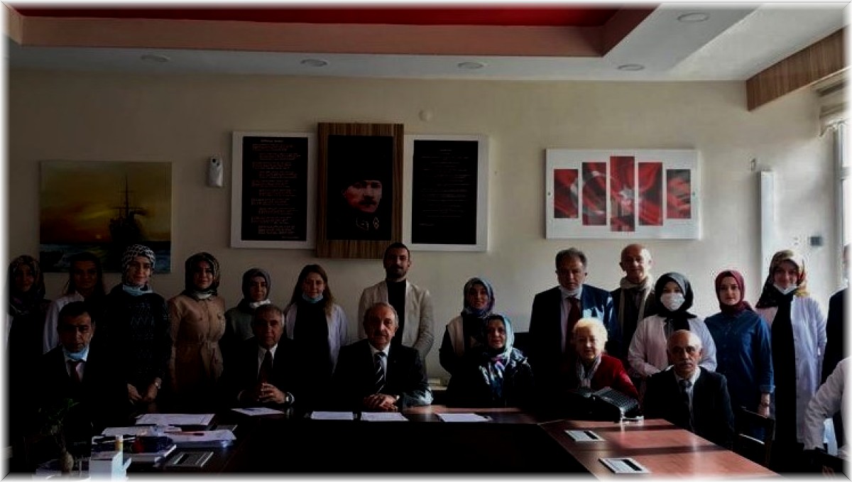 ERVAK, öğretmenlere kitap hediye etti