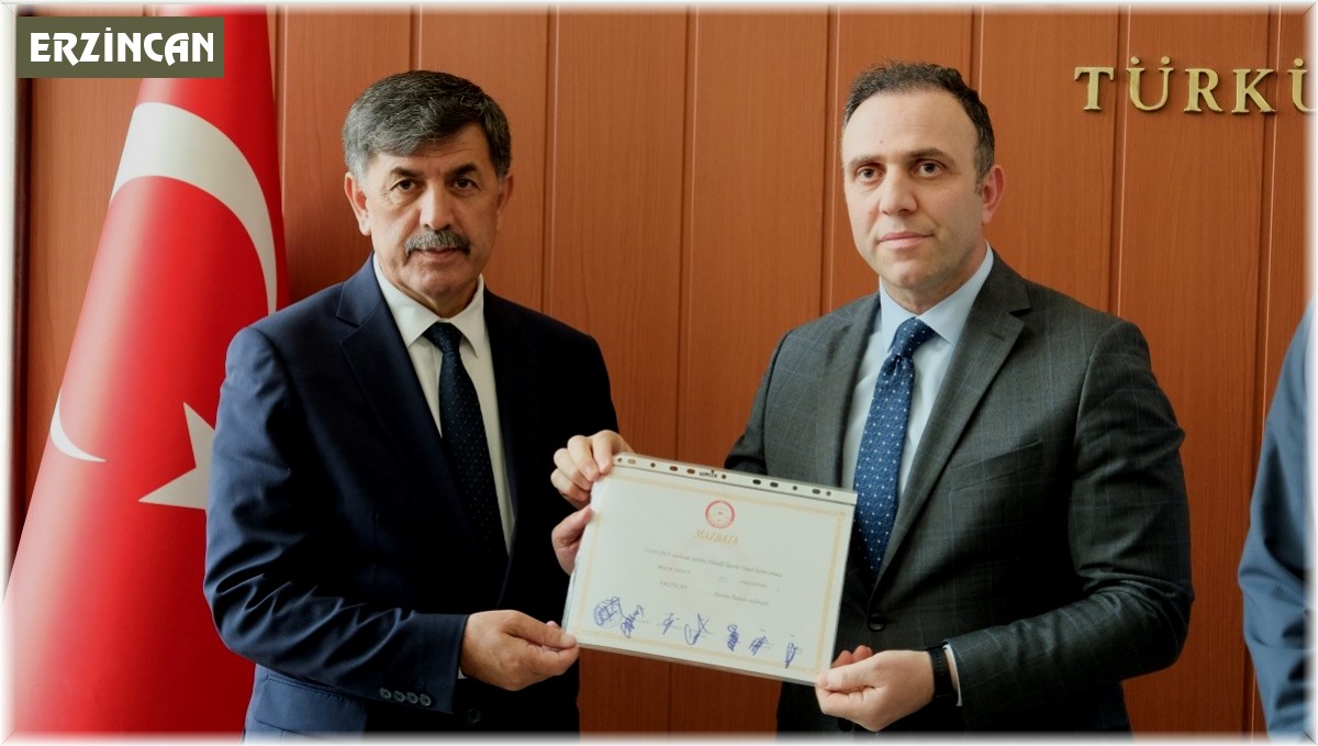 Erzincan Belediye Başkanı Aksun mazbatasını aldı