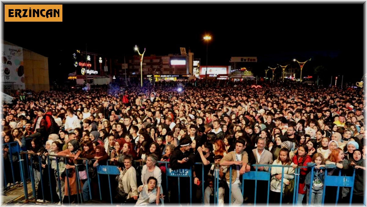 Erzincan Cem Adrian ile şenlendi
