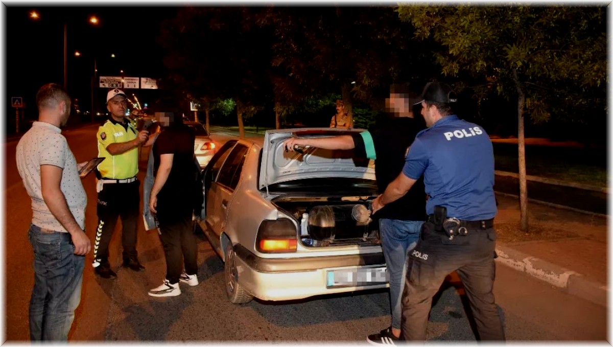 Erzincan'da 10 araç sürücüsüne 17 bin 478 TL para cezası kesildi