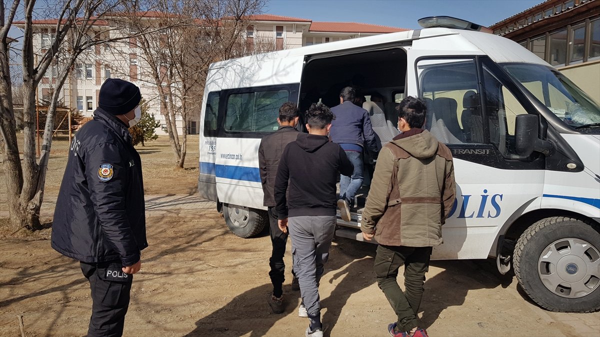 Erzincan'da 10 sığınmacı yakalandı