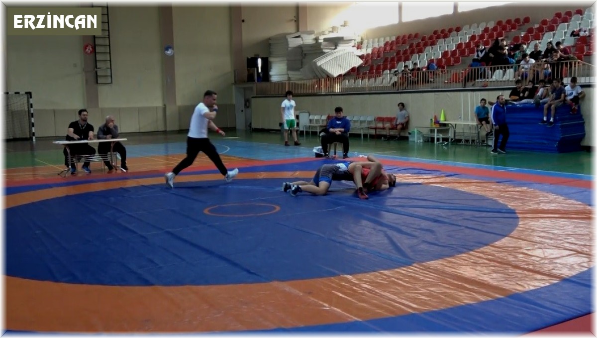 Erzincan'da 100. Yıl Cumhuriyet Kupası Güreş Turnuvası düzenlendi