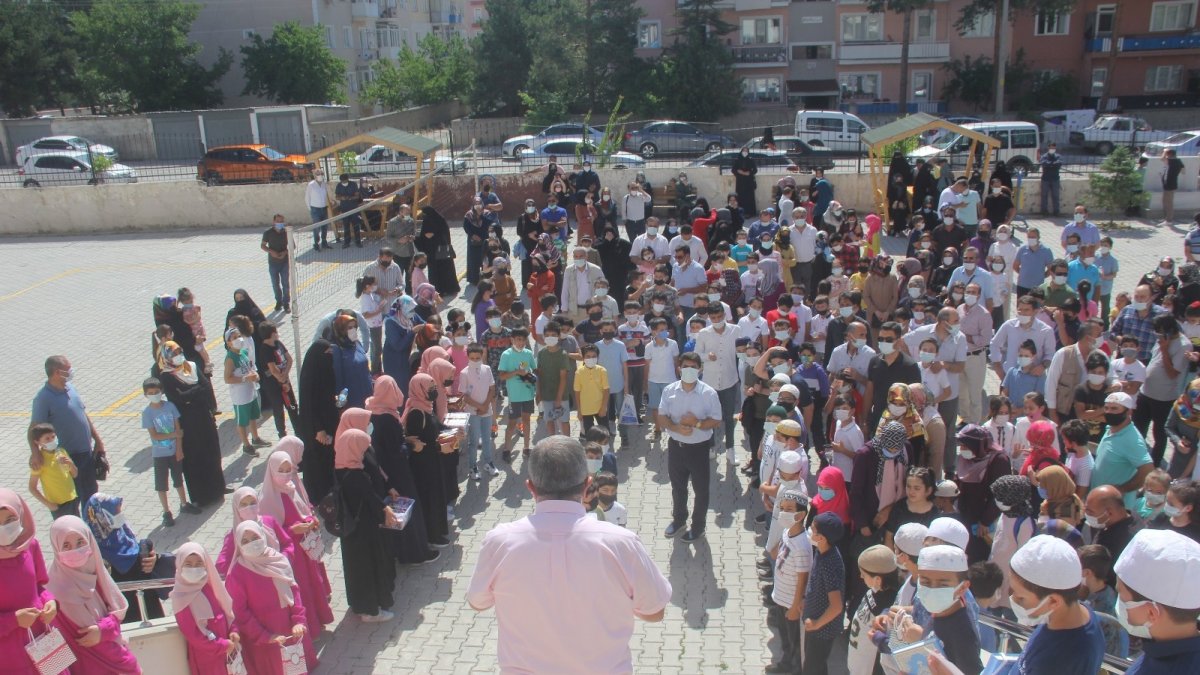 Erzincan'da 165 öğrenci hafız olmak için ter döktü